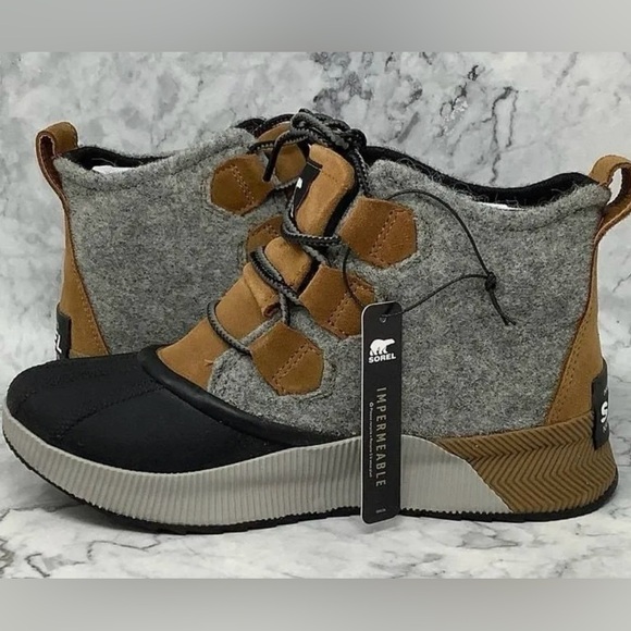 Sorel Shoes - NWT Sorel Camel/Black Out N About III Classic Waterproof Women’s Size 7